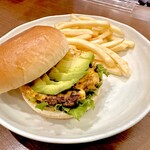 ブラックプール ハンバーガー カフェ - ソース無しでアボガドをトッピングしたハンバーガー