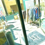 ブラックプール ハンバーガー カフェ - 古着屋さんとのコラボの様子