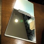 ブラックプール ハンバーガー カフェ - これで食べた後の顔チェックも