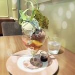 DEL'IMMO TOKYO CAFE 大丸東京店 - ピスタチオホリック(後ろ側)