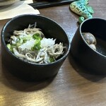 龍のおとし子 - お通しのじゃこと煮貝