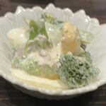 酒場 零 - おばんざい①ブロッコリーのマヨ和え