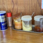 巓 - テーブルの仲間。ニンニク最後にちと足した。