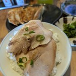 大砲ラーメン  - チヤーシューをオンザライス❗️