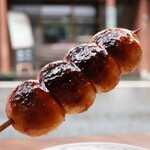 焼きまんじゅう島村 - どっしりした重厚感は食べ応えを与えてくれる