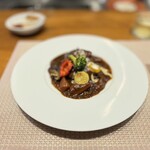 フレンチレストラン I.Hara - デミグラスソースハンバーグ、牛肉の煮込み