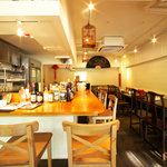 ＨｏｎｇＫｏｎｇ Ｓｔｙｌｅ Ｃａｆｅ＆Ｂａｒ　白 - 内装2