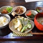 かまくら陶芸館 - 建長(けんちん)膳 1700円。