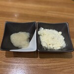 麺屋ひな多 - チーズ　　50円 　にんにく　50円