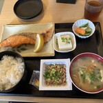 なか里 - 鮭焼魚定食　900円
