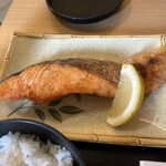 なか里 - 鮭が大きい