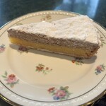 LE CAFE DE L'Officine Universelle Buly - フランスの伝統菓子　フワッとした優しい食感