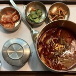 송의한 - 전통 육개장（₩12,000）
            ユッケジャン