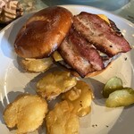 OVERWHELM HAMBURGER & BAR STAND - 