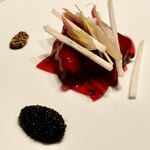 Restaurant Sola - 鰹のタタキ、焼き茄子、赤シソゼリー、茗荷、長芋、キャビア