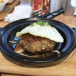 浅見ゴルフ倶楽部 - ハンバーグ定食には目玉焼き