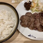 牛たん炭焼 利久 - 