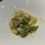 ラ セッテ - スパイス香る豚肉のサルシッチャ　ピーマンのクリームソース　じゃが芋のニョッキ