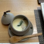 夕庵 - 蟹からがっついてしまい、少しぬるくなった茶碗蒸し。自業自得。少しあっさり系の味付けでした。
