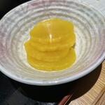夕庵 - こどもの頃、よく食べていたなー、黄色いたくあん。美味かったです。