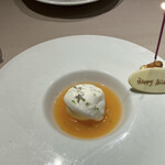 ラ セッテ - メロンのスープ　バニラジェラート添え　ヨーグルトの泡　レモン風味