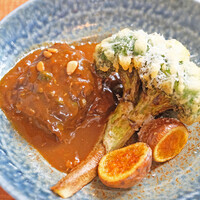 Bistro yen - ランチセット 2800円 のブロッコリーのフリットと牛肉のビール煮込み