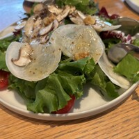 AWkitchen figlia 渋谷スクランブルスクエア - 季節野菜と奈良県　山口農園の有機野菜のガーデンサラダ