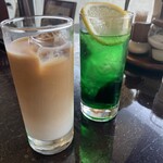 京口屋珈琲館 - アイスカフェオレとメロンソーダ