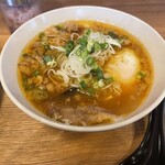 定越食堂 - 牛すじ煮込み。とろとろの牛すじが凄く良い。ご飯はおかわり自由なので、かけて食べるのも有りかな。