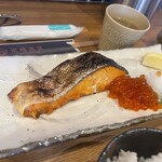 定越食堂 - 厚切り銀鮭塩焼きといくら