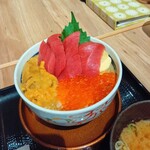 札幌海鮮丼専門店 すしどんぶり - 