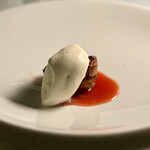 Ledoyen - 少しドライにした無花果と、バニラ風味のクリーム。
      どことなくホッとします。