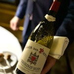 Ledoyen - クロ・デ・パプのシャトー・ヌフは初めてかな。
      基準いっぱいの13種類のブレンドのようですが、とてもバランス良くまとまっていますね。
      鳩ちゃんとコクのあるペアリング。