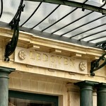 Ledoyen - 1792年創業の歴史。素敵です。