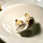 Ledoyen - コーヒーフレーバーのバタークリームとカカオのチップス。