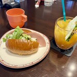 ビリオン珈琲 - キッズドリンク（マンゴー）とハムロール
