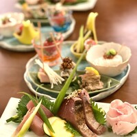 博多水炊きと地鶏串えんま - 手前お造り3種盛り、奥八寸