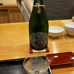 みつき - お隣りにあって、私がチラチラ見てたのに大将が気が付かれたのか笑。とことん、和食と日本酒の世界を味わいました。