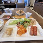 スーパーホテル - 料理写真:モーニングは6時30分〜無料ビュッフェ形式