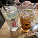 居酒屋 ホドケバ - 左:青レモンサワー　店:自家製コーラサワー