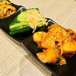 肉の割烹 田村 大通BISSE店 - 二品目
                                『キムチ３種盛り』