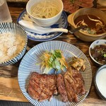 炭焼牛たん東山 - 東山定食（とろろ付き）