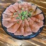 炭焼牛たん東山 - 牛タンのローストビーフ