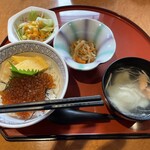 海鮮酒房　浜膳 - いくら丼定食、約2000円