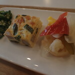 トーコーキッチン - 野菜のキッシュ 副菜二品