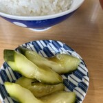 江ちゃんラーメン - 胡瓜は半分に✌︎('ω')✌︎