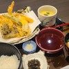 瀬戸内味覚処 芸州 本店 - 天麩羅定食(税込1,500円)
①天麩羅(海老【2尾】、穴子、隠元豆、薩摩芋、南瓜、舞茸、玉葱掻き揚げ)
②茶碗蒸し③白ご飯④お吸い物、とろろ昆布、毬麩⑤お漬け物(昆布佃煮)
普通の天婦羅定食でした