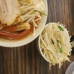 味噌麺処 花道庵 - 100円野菜(もやし) 別皿で提供