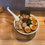 オランダ軒 - "しょうゆチャーシューメン"1,500円に"味玉"120円を2個をトッピング♪素晴らしいビジュアルです。