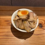 オランダ軒 - 沢山のチャーシューと味玉をライスに乗せて♪